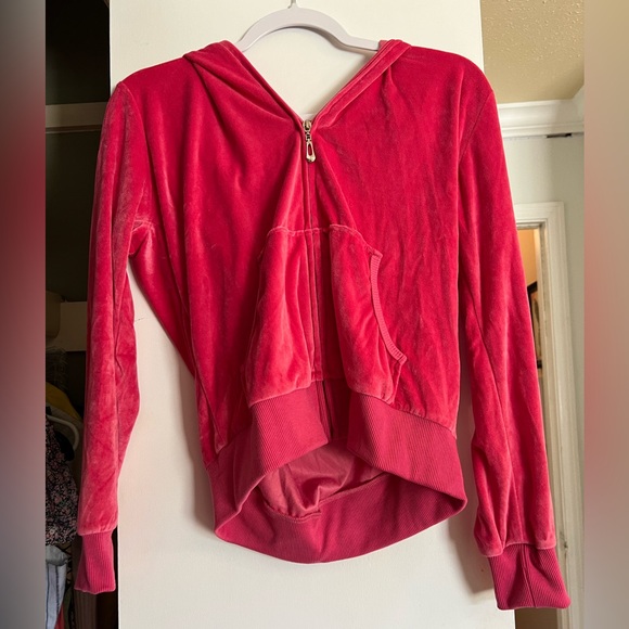 Sweatsuit! - Picture 2 of 6